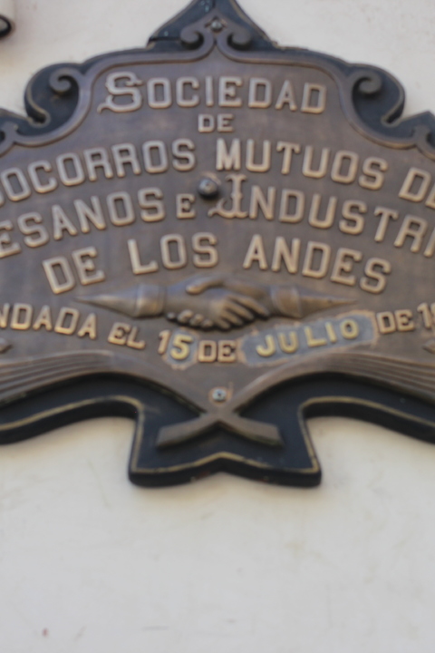 Entrada principal Sociedad de Artesanos de Los Andes